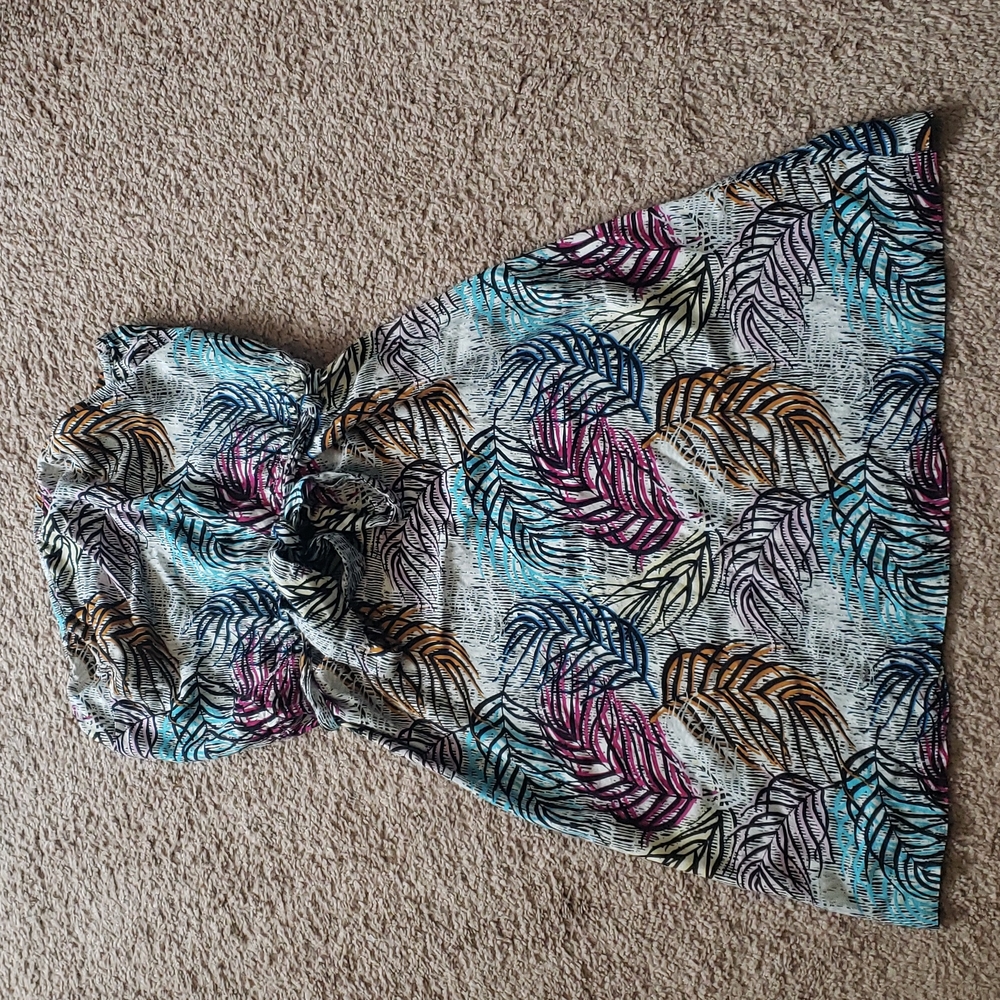 Divided. Hawaiian Halter Dress size 8. Leaves.